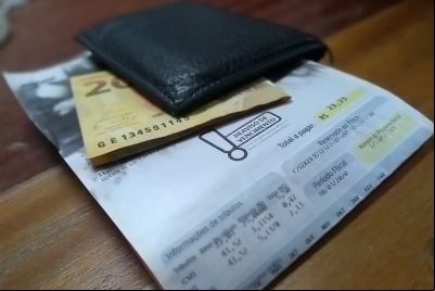 notícia: Isenção na conta de luz beneficiará famílias de baixa renda
