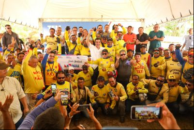 notícia: Em Abaetetuba, Estado entrega mais de 700 títulos de terra e benefícios do CredCidadão para mototaxistas