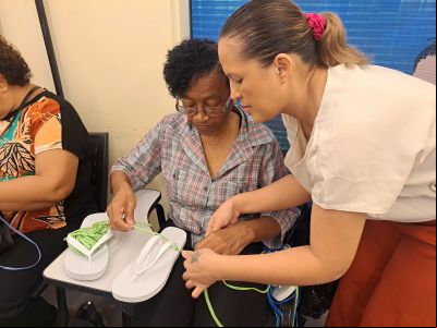 notícia: Usina da Paz, em Ananindeua, promove curso de Customização de Sandálias, em parceria entre Seap e Seac