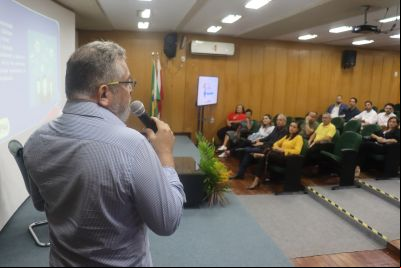 notícia: Escola de Governança divulga primeira lista de instrutores credenciados